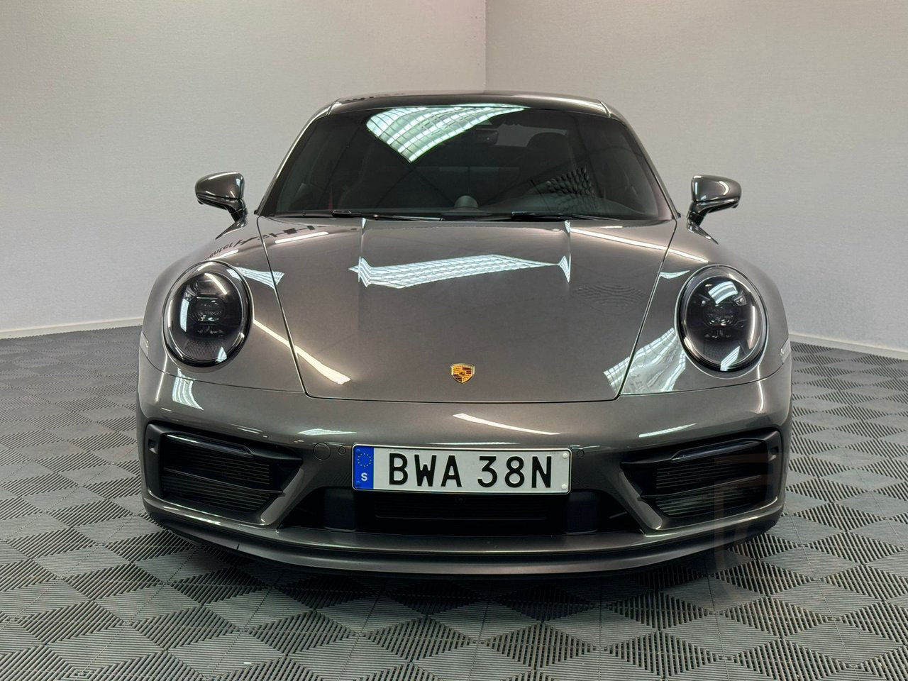 Porsche 911 992 Carrera 4 GTS