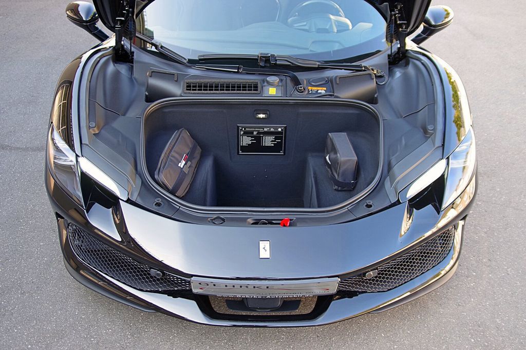 Ferrari 296 GTB*DaytonaRacingSeat,Lift,JBL,Carbon,Kamera