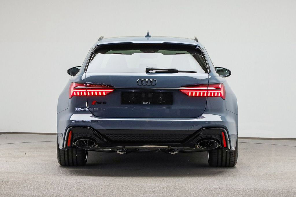 Audi RS 6 Avant HUP*KERAMIK*305KMH*LASER*AHK*PANO