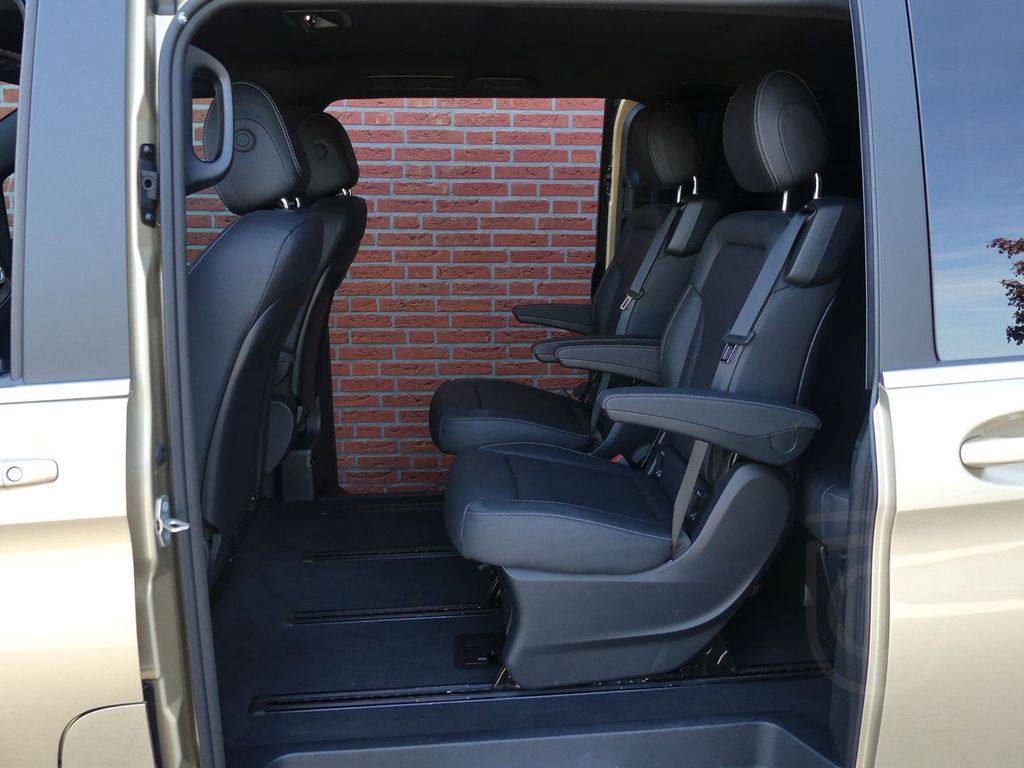 Mercedes-Benz EQV 300 L2 90 KWH AMG Line 7Persoons Leer/LED/Ca