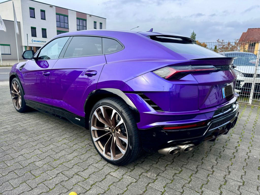 Lamborghini Urus S"Viola Mithras-Nero Ade / Akrapovic