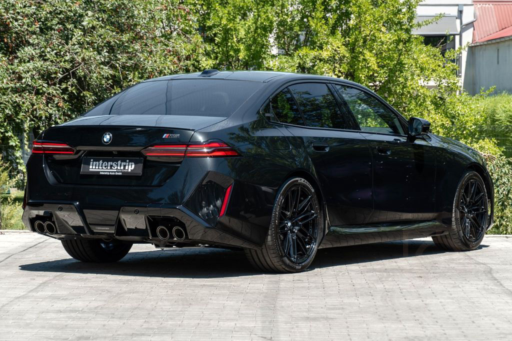 BMW M5 DR.ASS.PLUS.B&W.PARK.ASS.PRO.HUD.LED.360°
