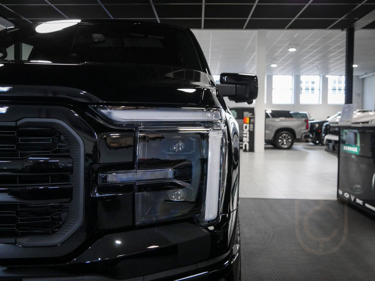 Ford F-150 Lariat BLACK APPERANCE V6 POWERBOOST HYBRID 772NM