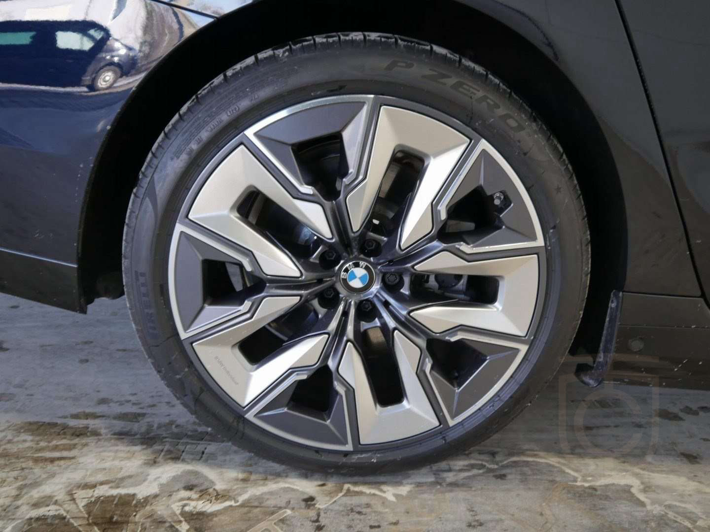 BMW i7