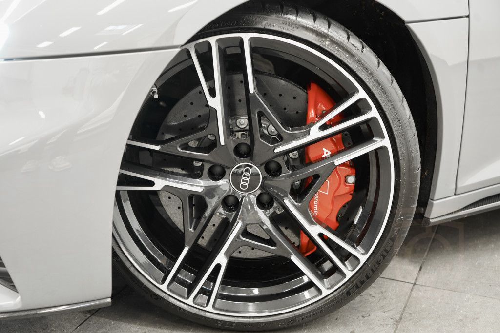 Audi R8 q. Spyder Performance *Carbon *20 *Keramik