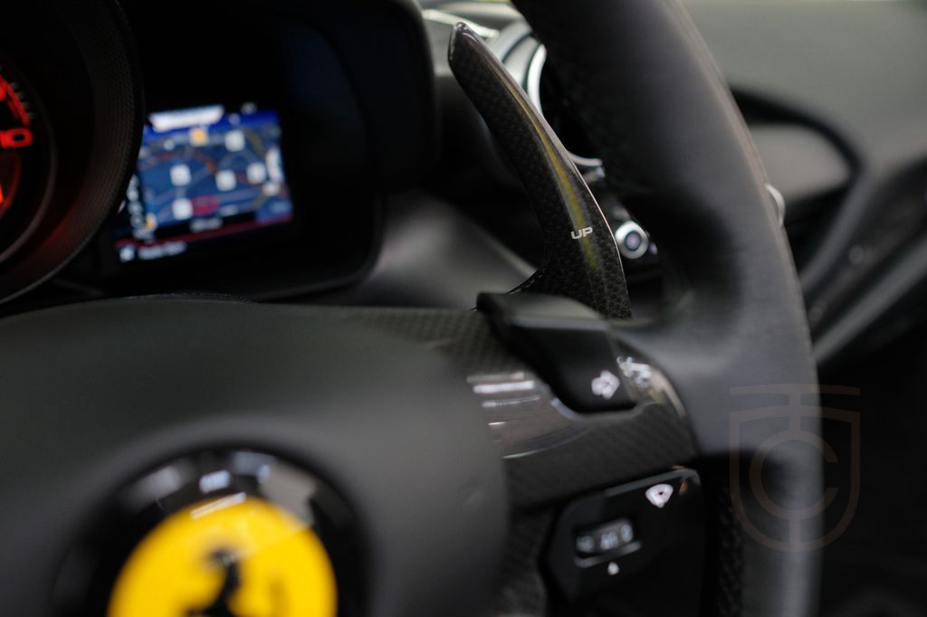 Ferrari F8 Spider/CARBON/LIFT/PASS.DISPL/RACINGSEATS/JBL