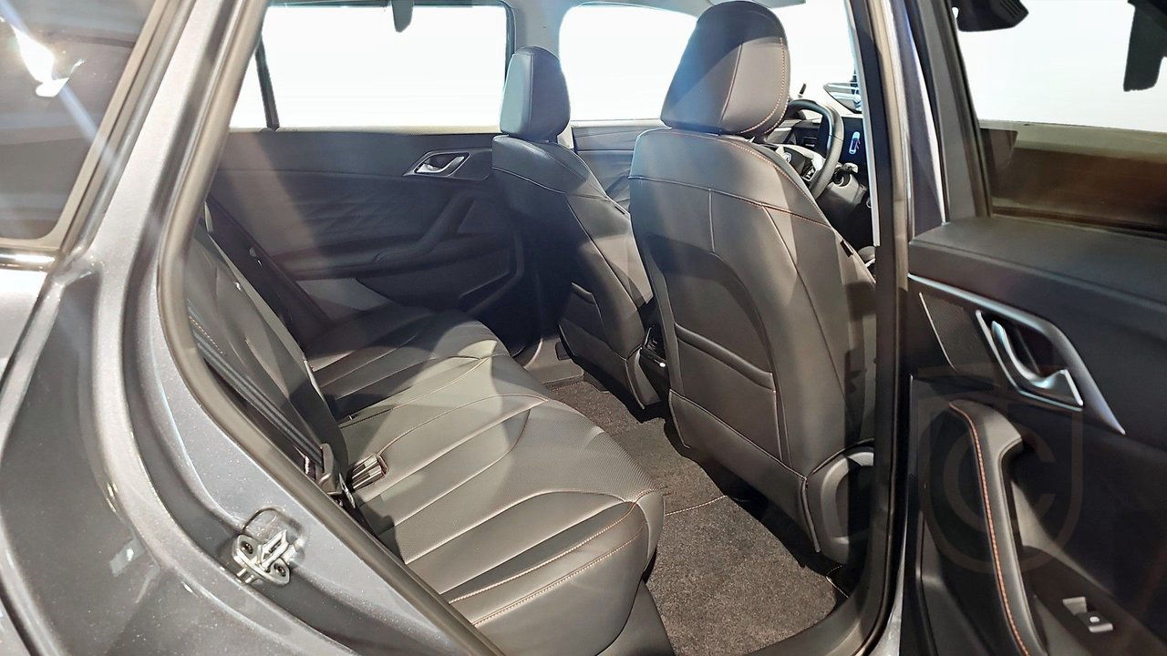 MG HS HS LUXURY PLUG-IN HYBRID 100 KM EL