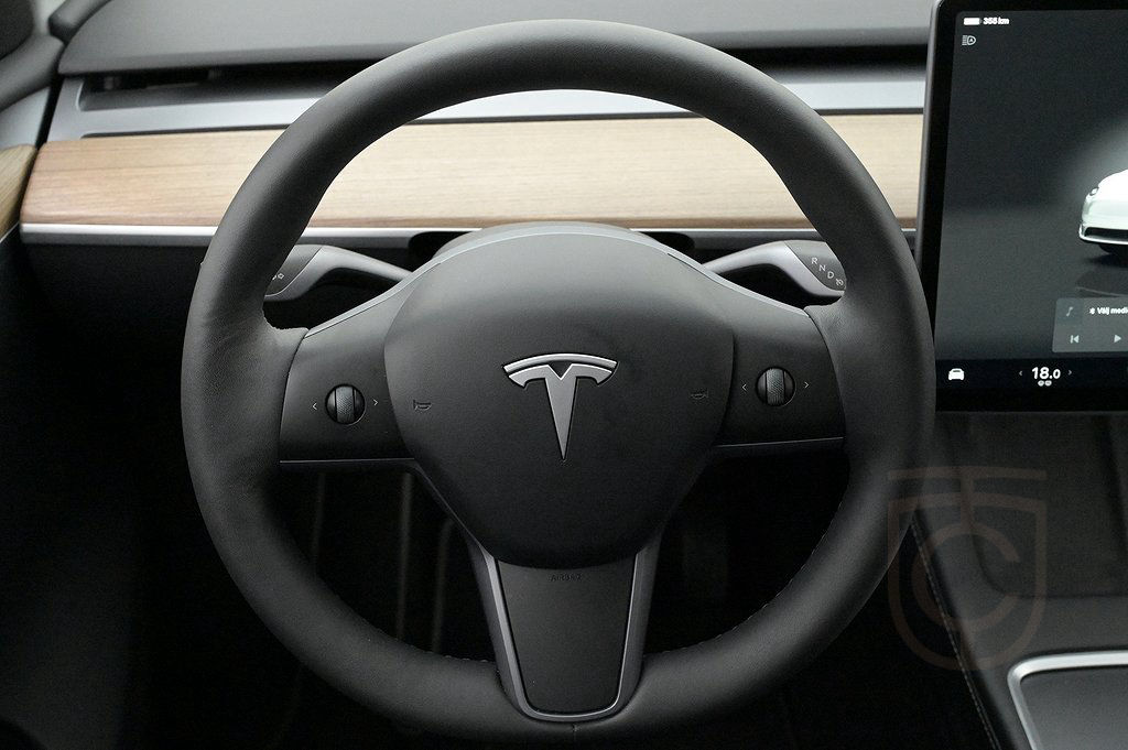 Tesla Model Y Standard Range RWD