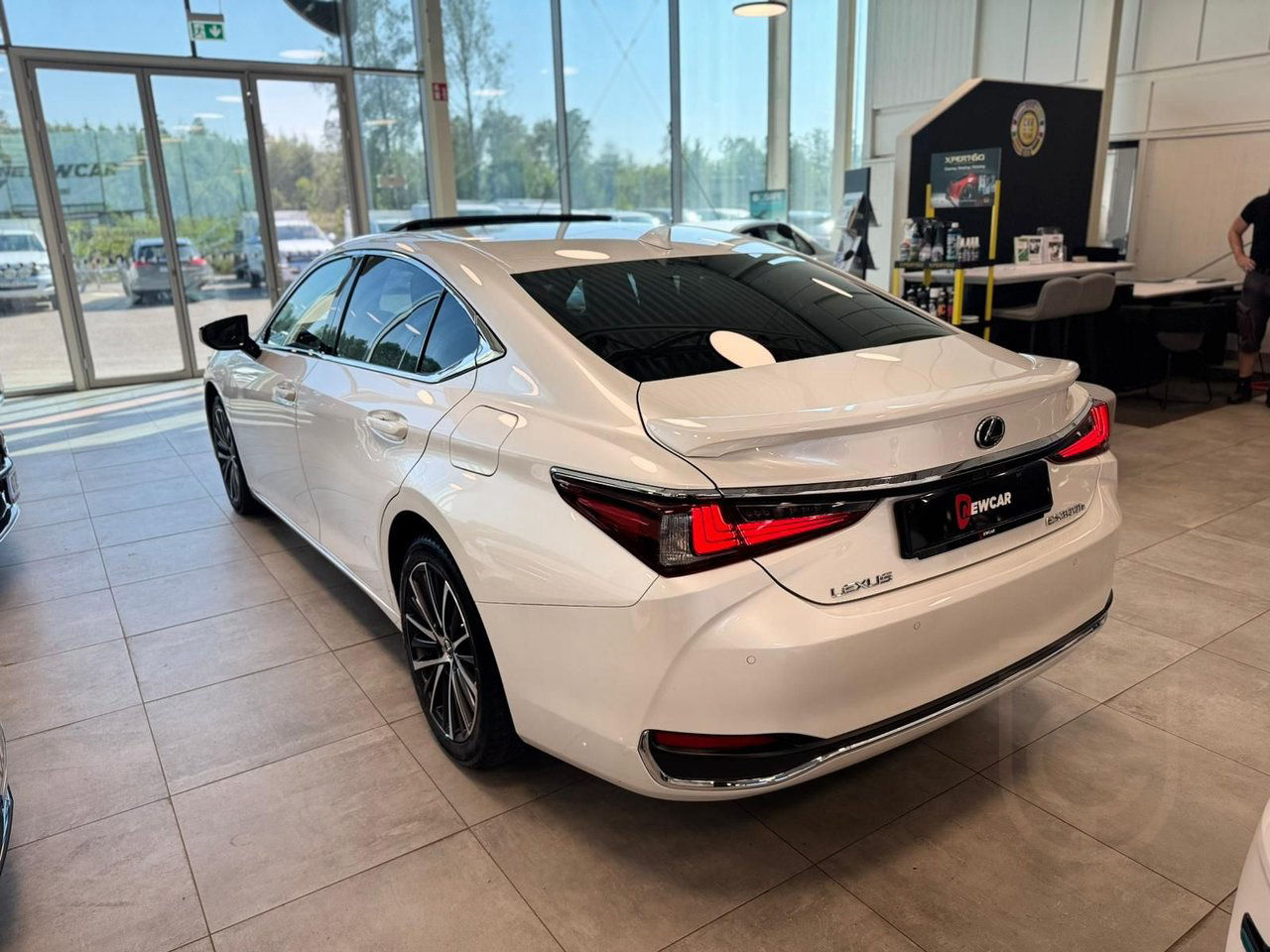 Lexus ES 300h 2.5 E-CVT Limited Edition