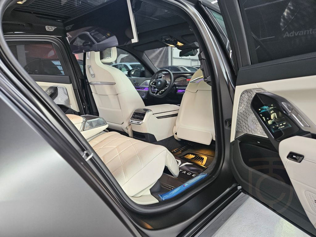 BMW M760e xDrive/Sky L./Crystal Lights/B&W Diamond