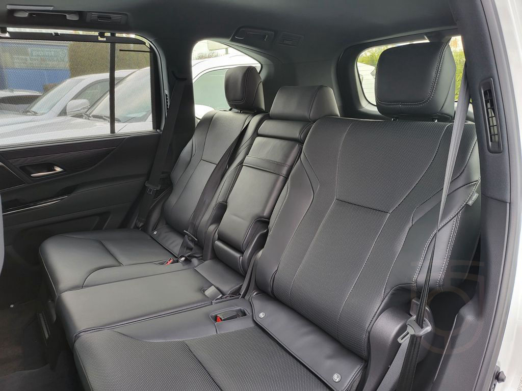 Lexus LX500+2025+FULL+RearTVs+12unitsBERLIN+EUvers&reg