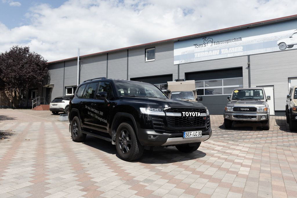 Toyota Land Cruiser 300 GR Sport