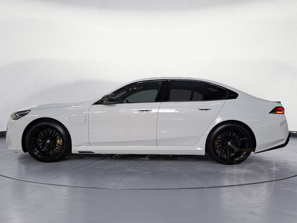 BMW M5 Plug-In Hybrid xDrive Ultimate Package
