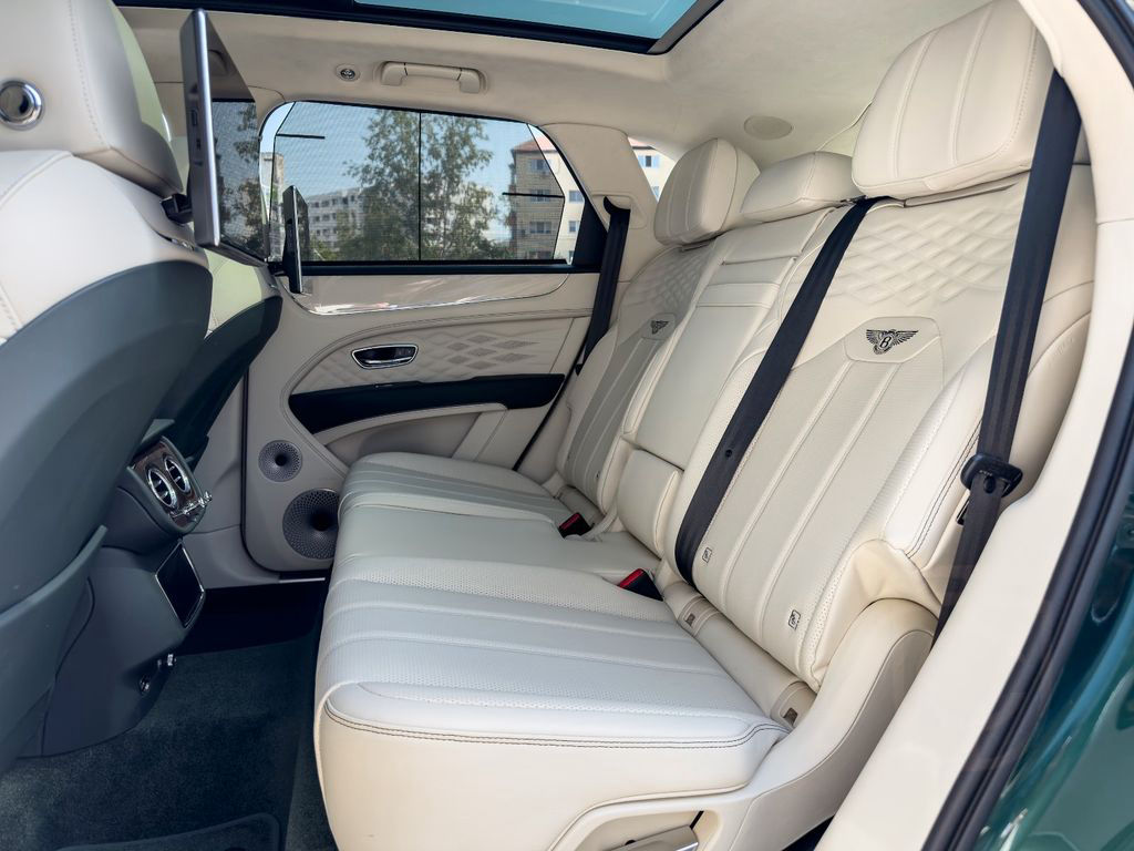 Bentley Bentayga Azure