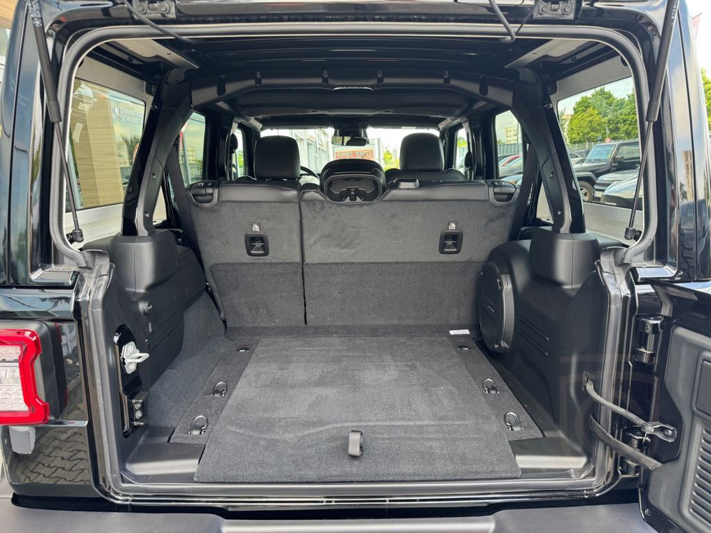 Jeep Wrangler 2.0 Unlim. Sahara Umbau Hoch + Breit SK