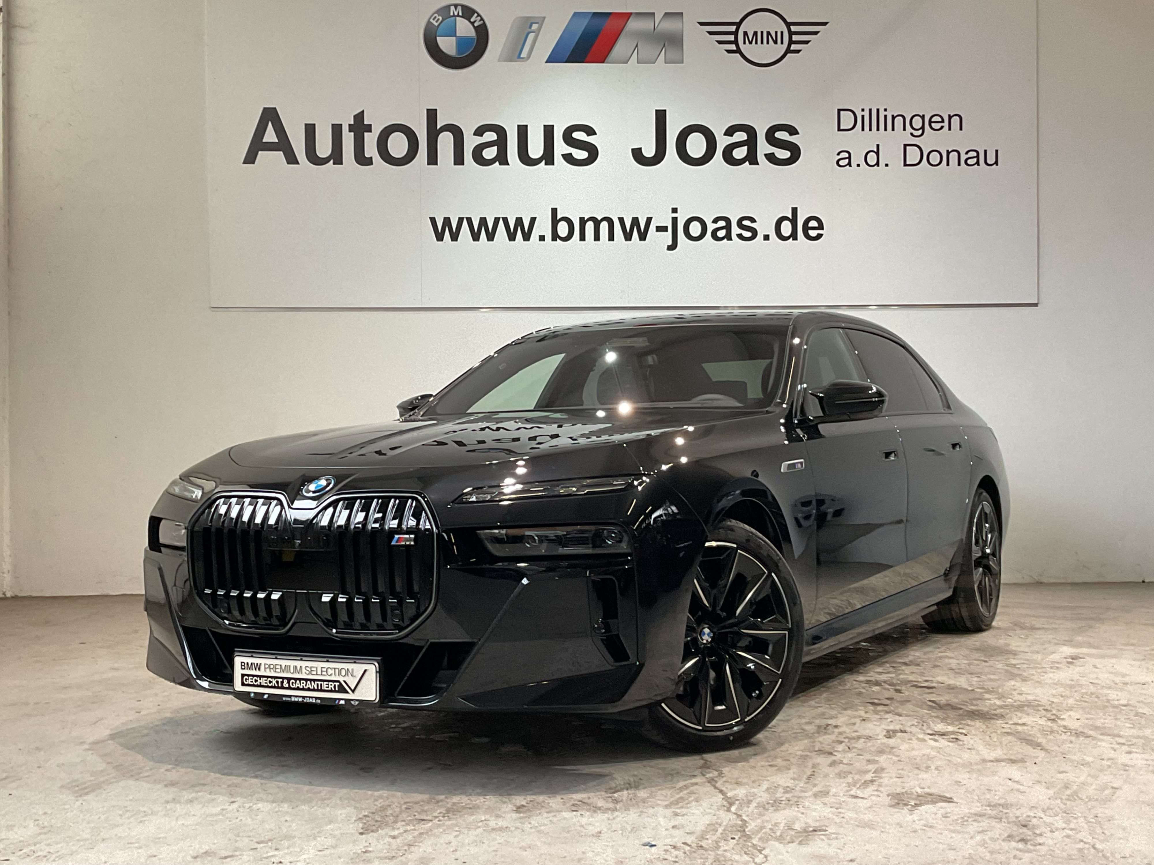 BMW i7