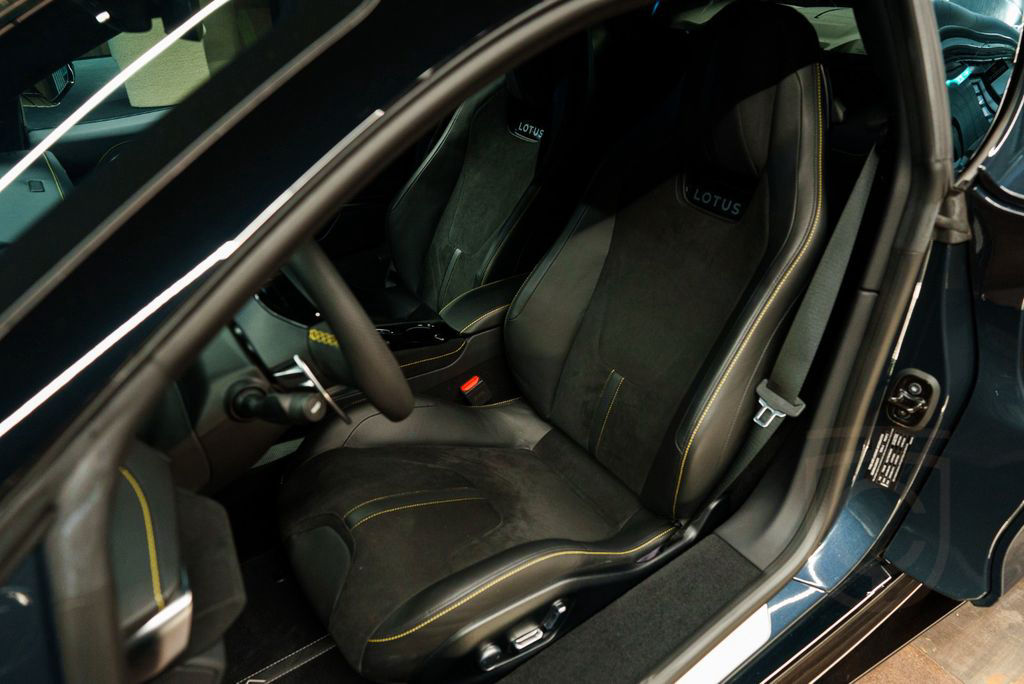 Lotus Emira I4 AUT