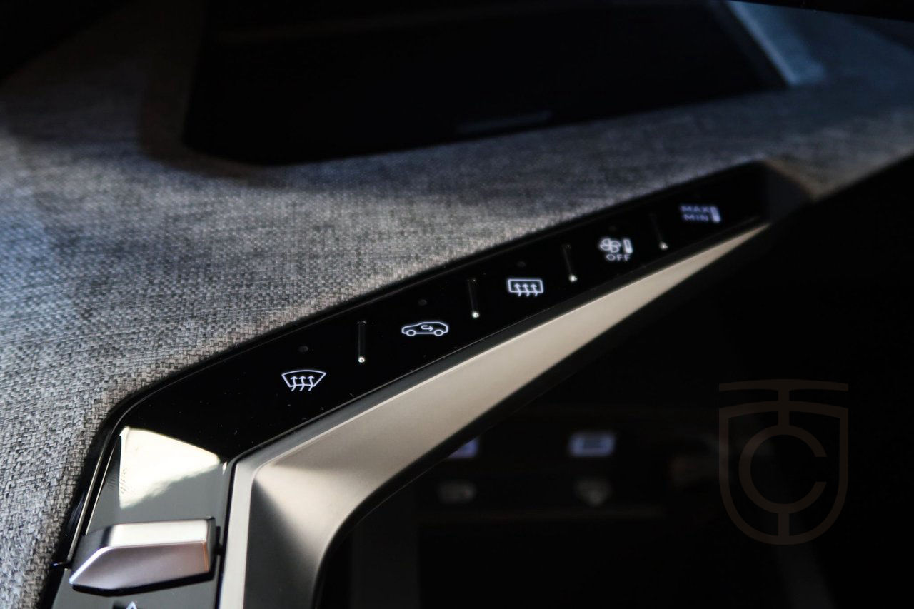 Peugeot 5008 GT Hybrid