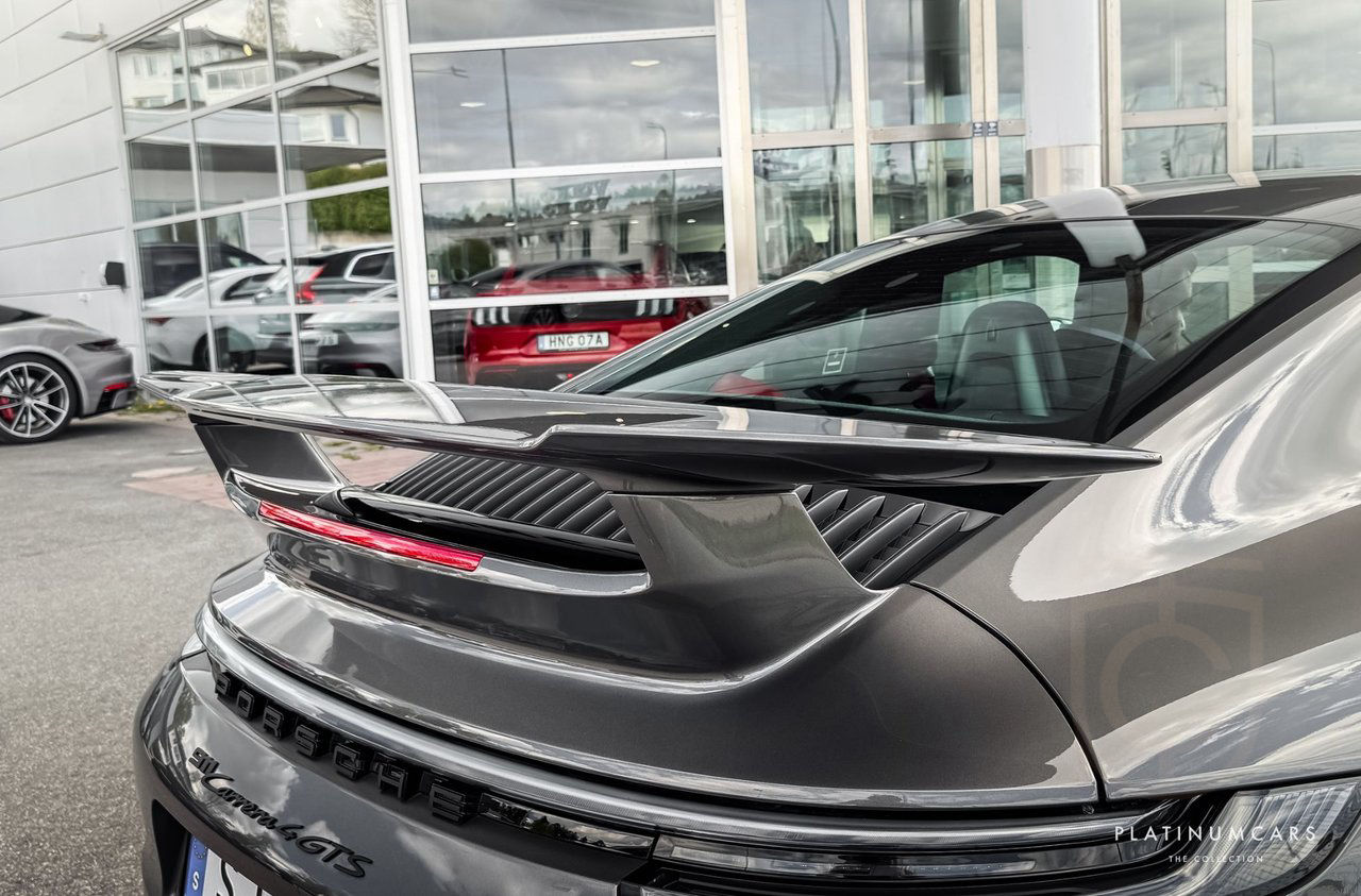 Porsche 911 992 Carrera 4 GTS