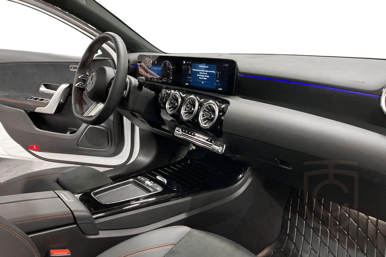 Mercedes-Benz A 250 e AMG Night Package Panorama
