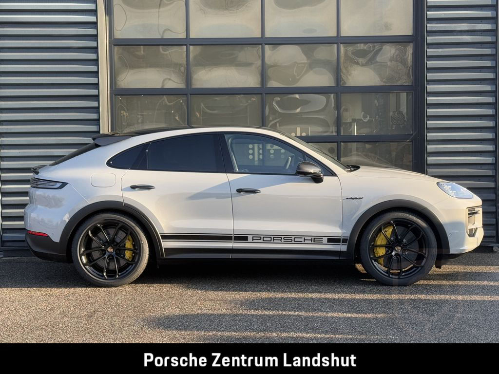 Porsche Cayenne Turbo E-Hybrid Coupe mit GT-Paket | PDCC