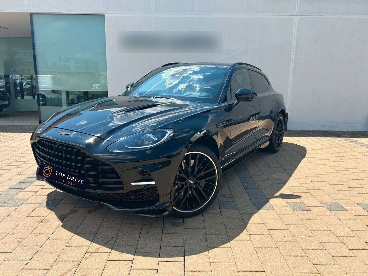 Aston Martin DBX 707