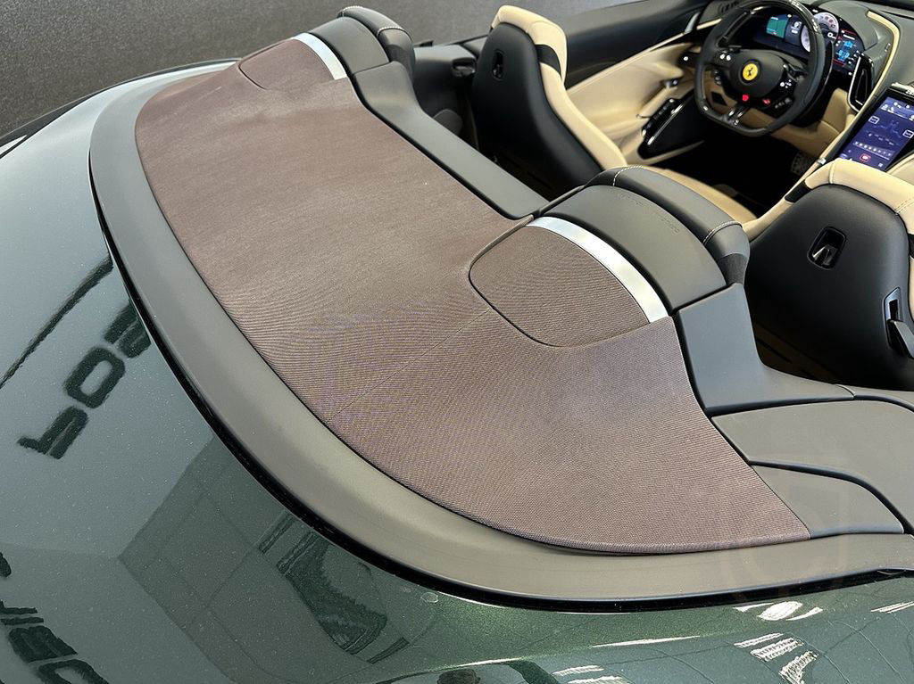 Ferrari Roma Spider Green/Beige Carbon 360° JBL