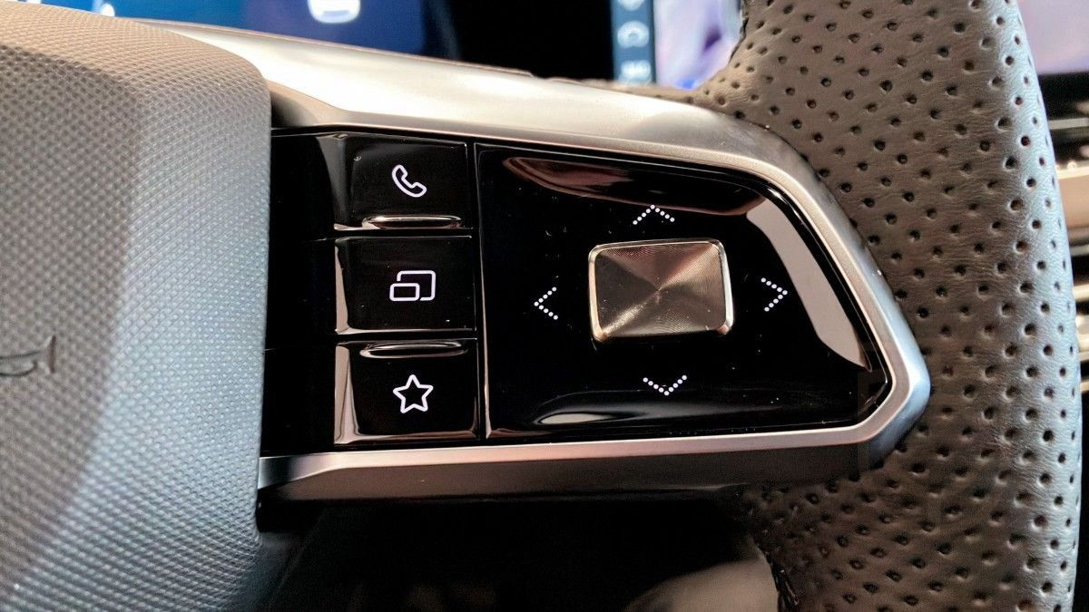 MG HS LUXURY PLUG-IN HYBRID