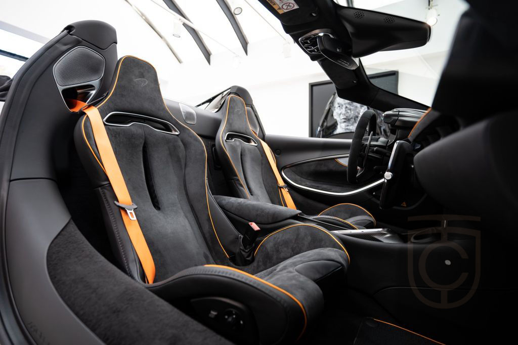 McLaren Artura Spider