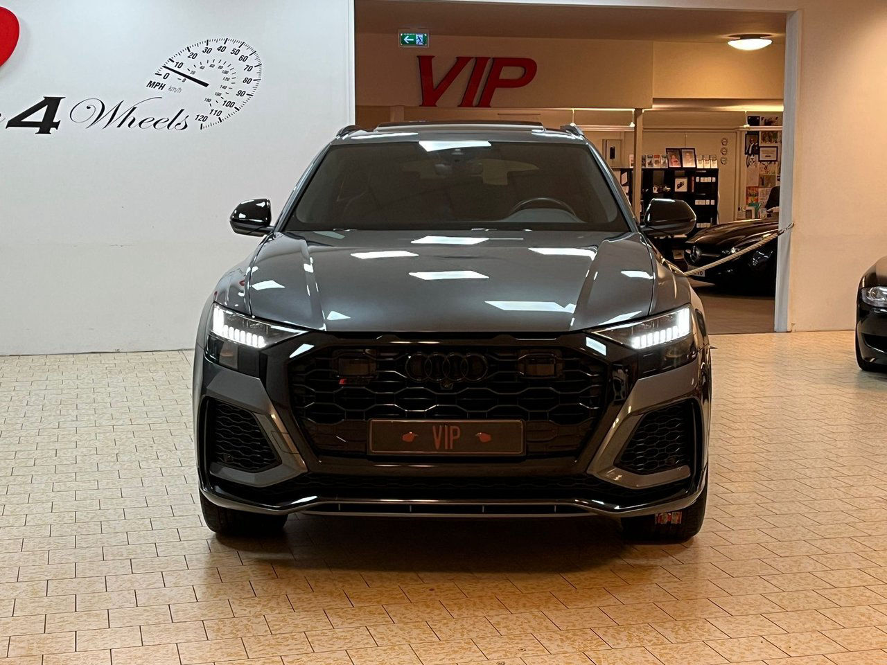 Audi RSQ8