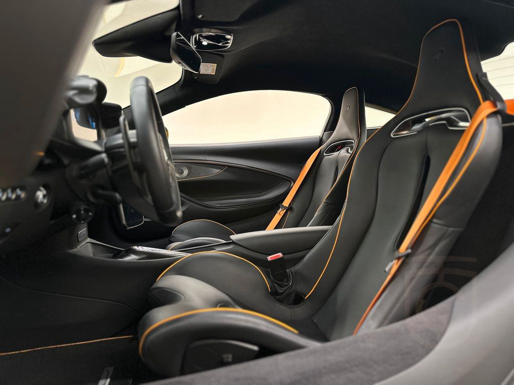 McLaren Artura / MSO Volcano Yellow / Full Carbon Fibre