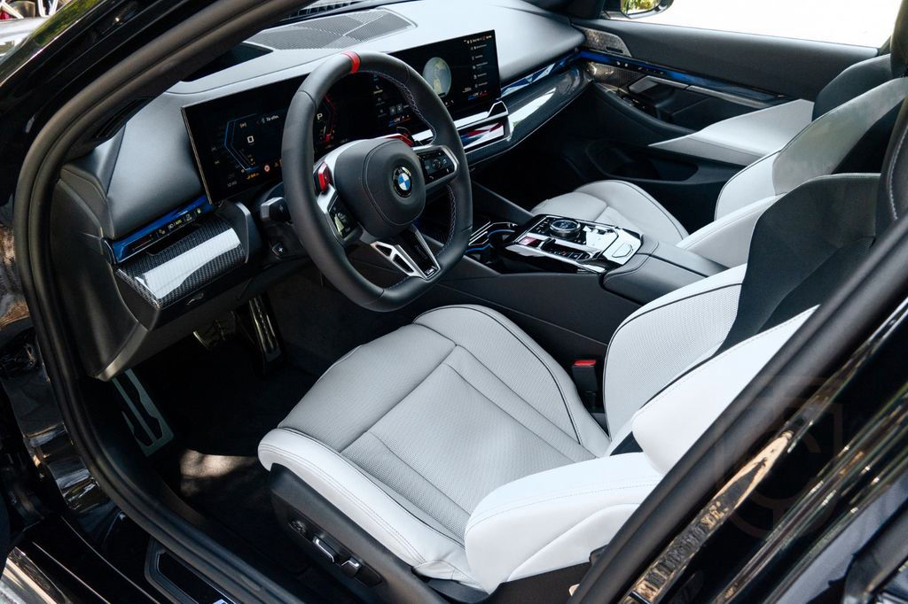 BMW M5 DR.ASS.PLUS.B&W.PARK.ASS.PRO.HUD.LED.360°