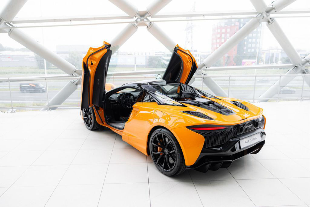 McLaren Artura Spider 3.0 V6 Plug-In | Performance | Car