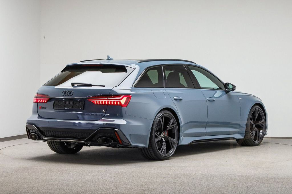 Audi RS 6 Avant HUP*KERAMIK*305KMH*LASER*AHK*PANO