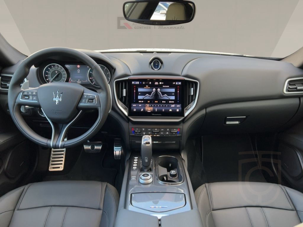 Maserati Ghibli MODENA 430PS AWD Bianco&Nero /Wow Effekt