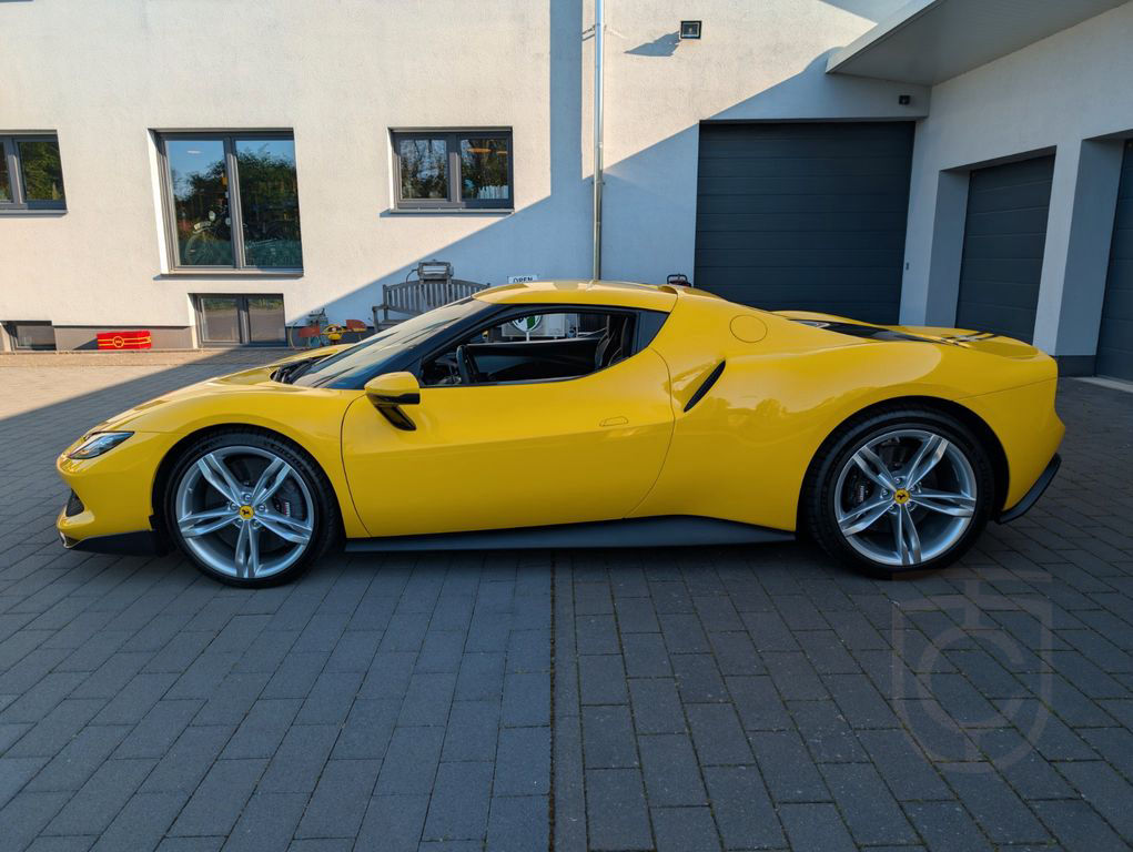 Ferrari 296 GTB/Voll PPF/Daytona Racing Sitze/LED Lenkra