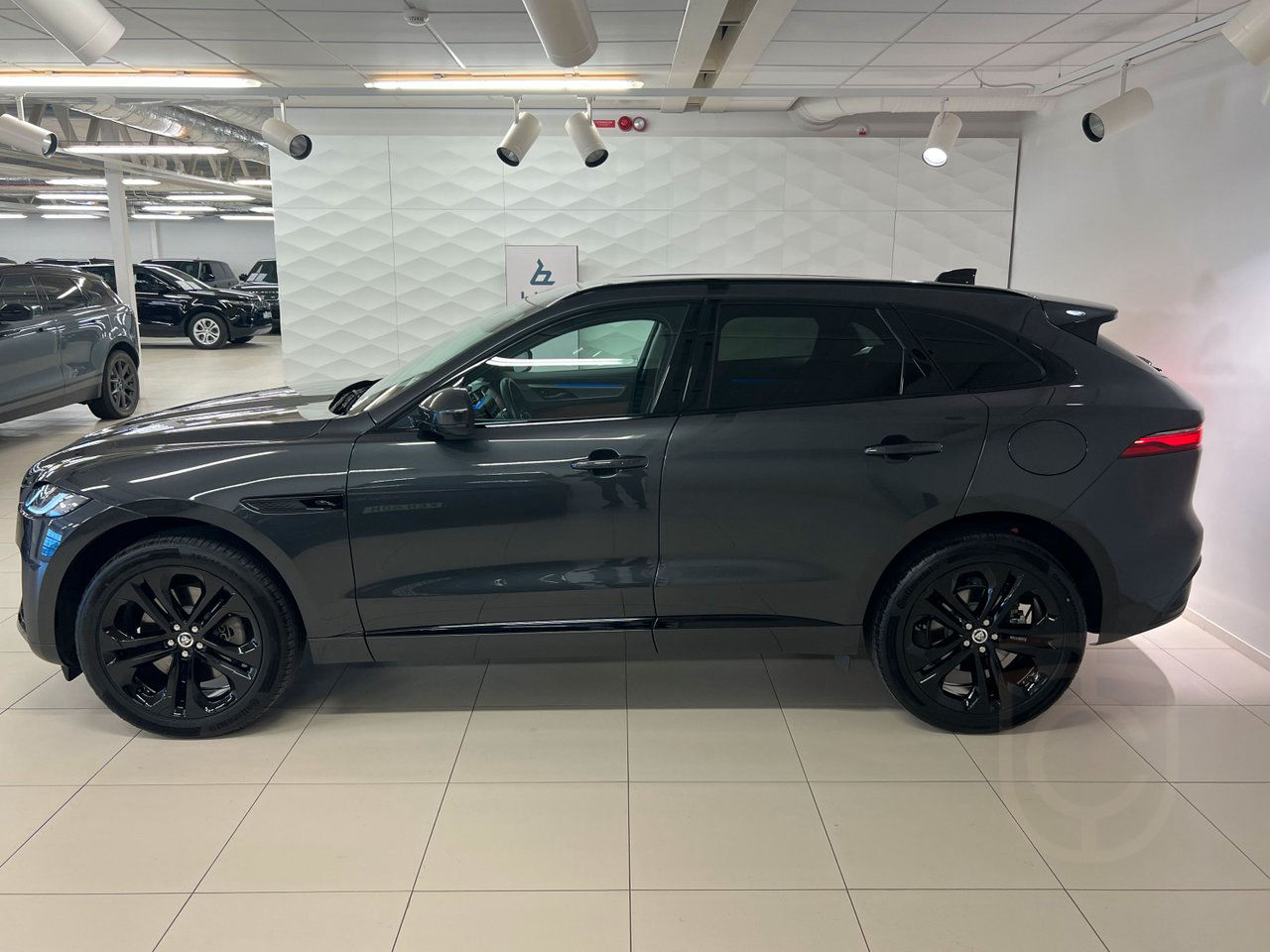 Jaguar F-Pace P400e