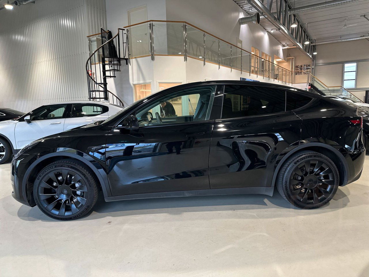 Tesla Model Y Long Range AWD,