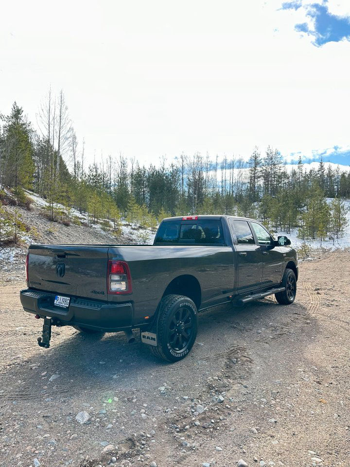 Dodge RAM 3500 CREWCAB - 6.4L HEMI V8 -