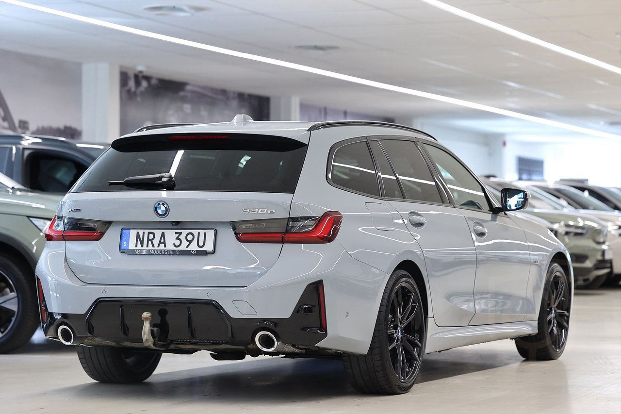 BMW 330e xDrive Touring M Sport Individual Shadow Line