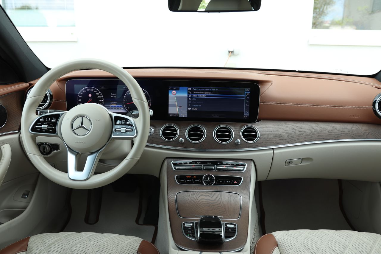 Mercedes-Benz E 400d 4MATIC AirSuspension/HUD/Designo/MBEAM/