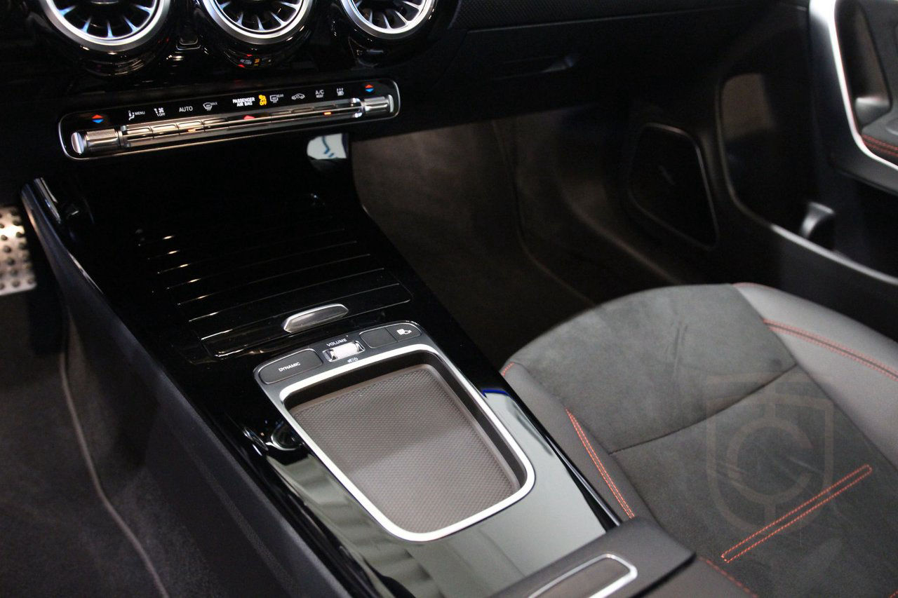 Mercedes-Benz CLA 250 e Coupé AMG Line Night Burmester 360°