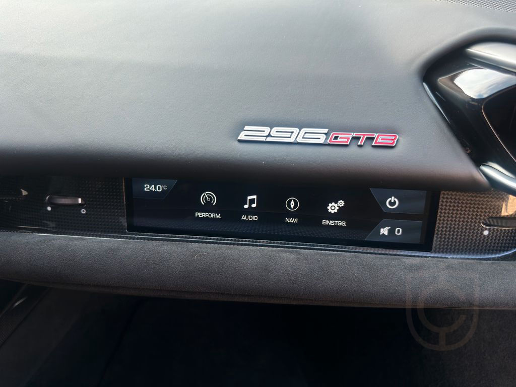 Ferrari 296 GTB *Lift* *Racing Sitze*