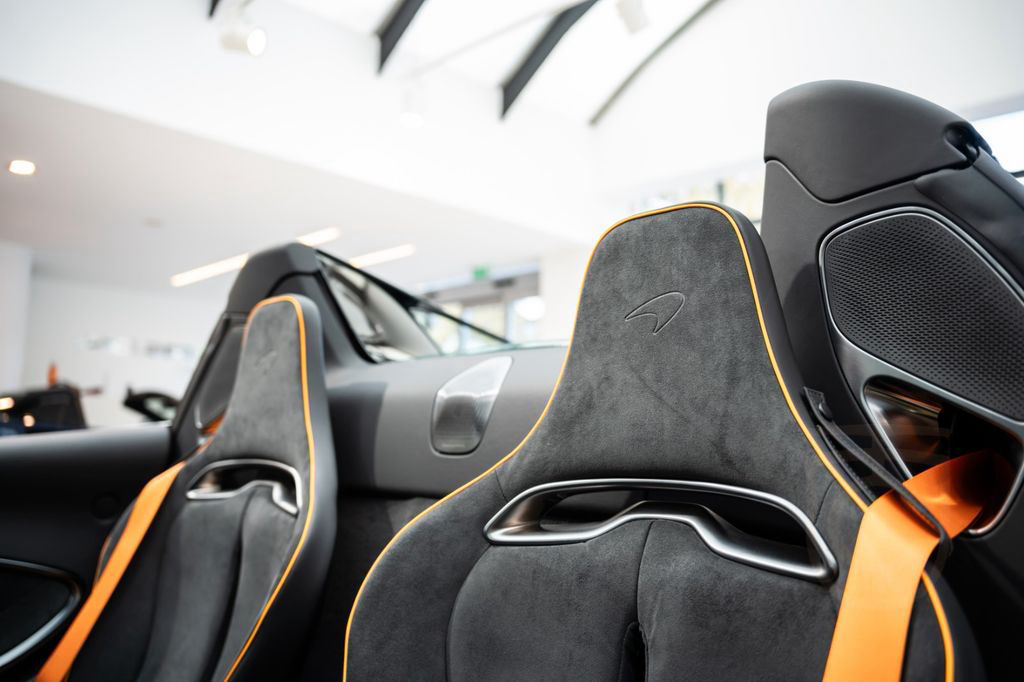 McLaren Artura Spider