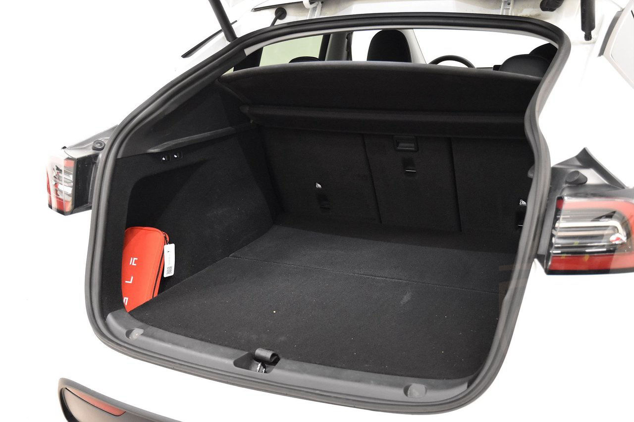 Tesla Model Y Performance AWD Pano