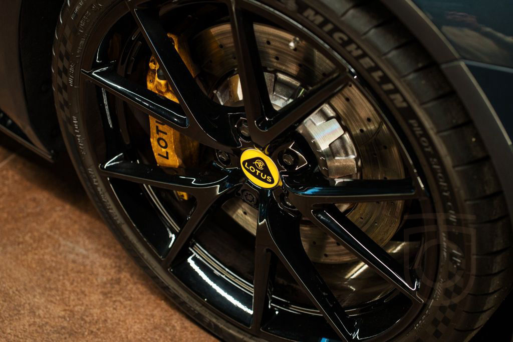 Lotus Emira I4 AUT