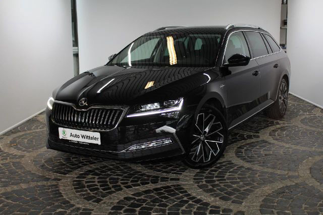 ŠKODA SUPERB COMBI L&K/AHK/LED/Apple CarPlay