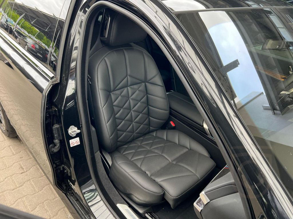 BMW 740d xDr M SPORT SkyLounge,AHK,StHzg,360°,DAPro