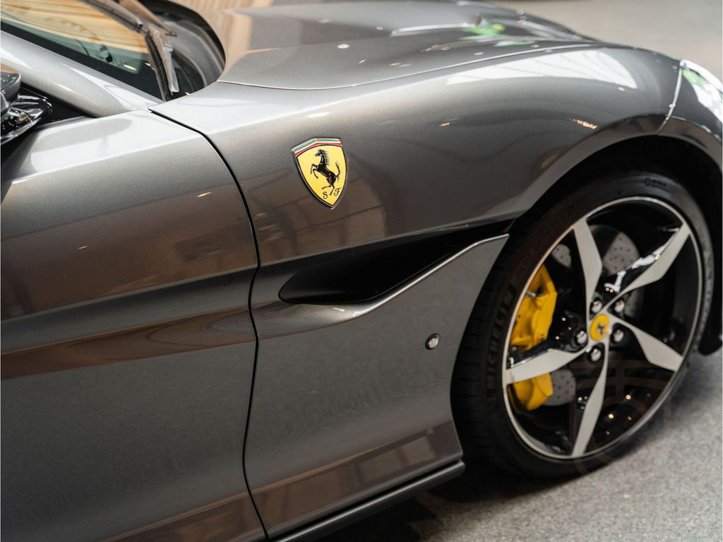 Ferrari Portofino M V8 HELE Carbon Daytona Seats 3.9 Por