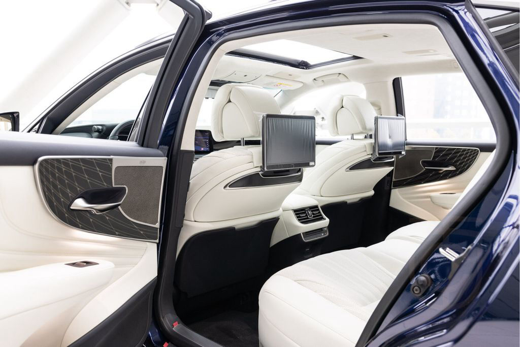 Lexus LS 500 500h AWD President Line | Ottoman seat |